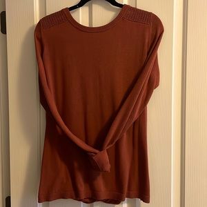 Lulu sweater in rust color w back twist opening size 10 and knit detail at neck